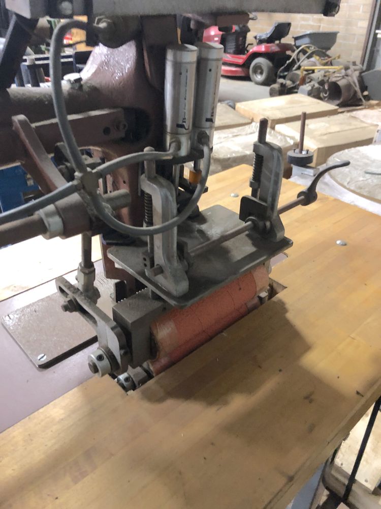 3-16th-gauge-cut-pile-broad-street-table-top-tufter-with-table