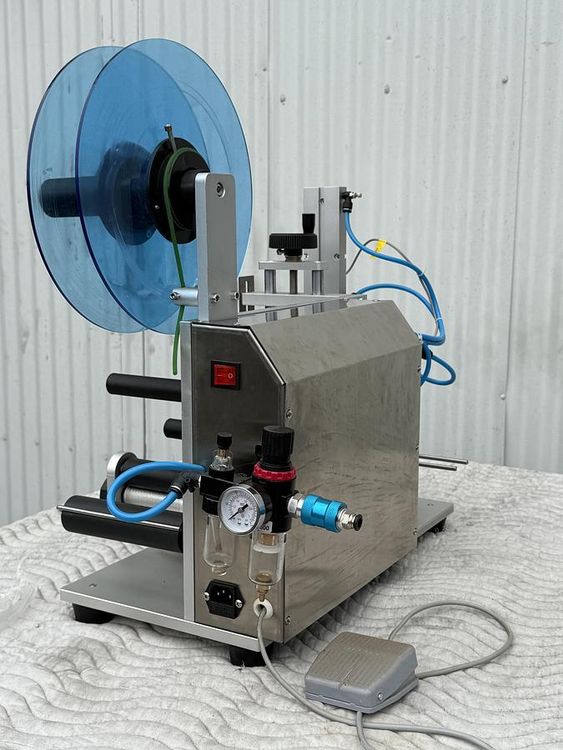 Pneumatic Type Flat Surface Labeling Machine