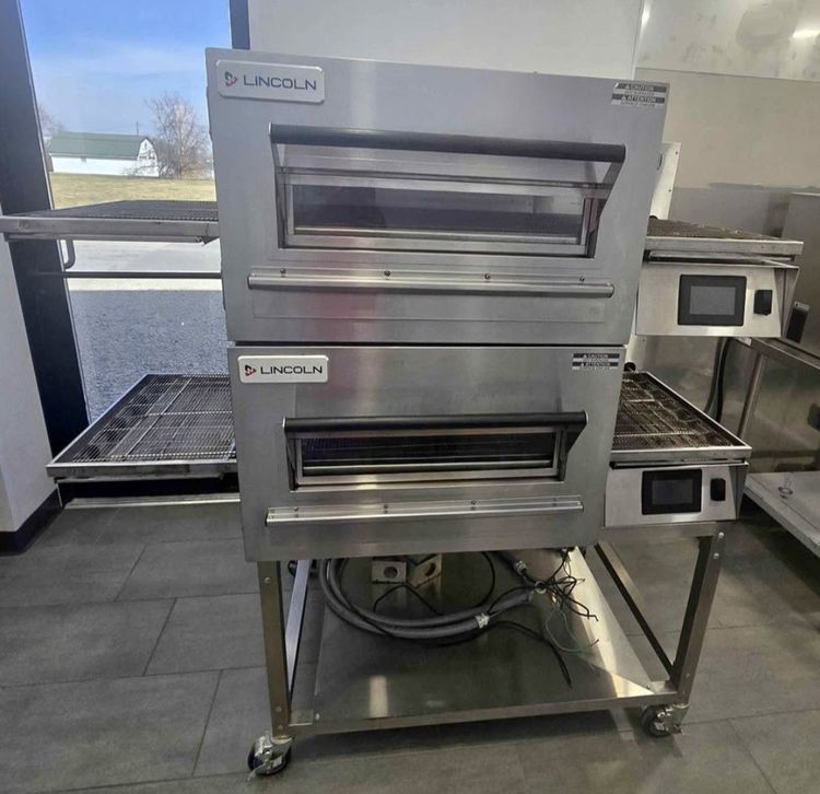Lincoln 1131-006-U-K1836  Conveyor Pizza Oven