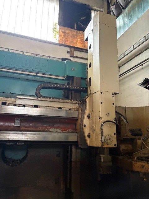 Froriep KZ 250  Plateau Diameter: 2500 mm (4-jaw)