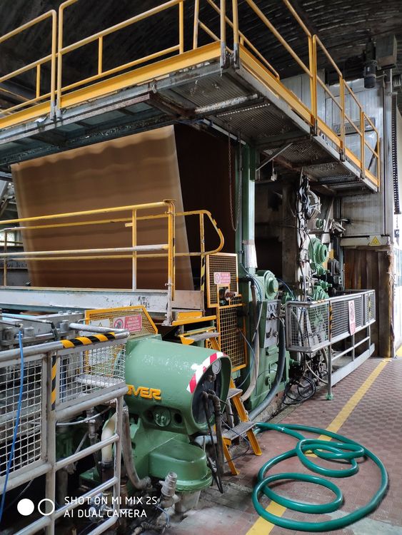 Over complete Fluting paper machine 2540 mm ( headbox slice: 2670 mm ) 80-200 gsm 75 TPD - half price now