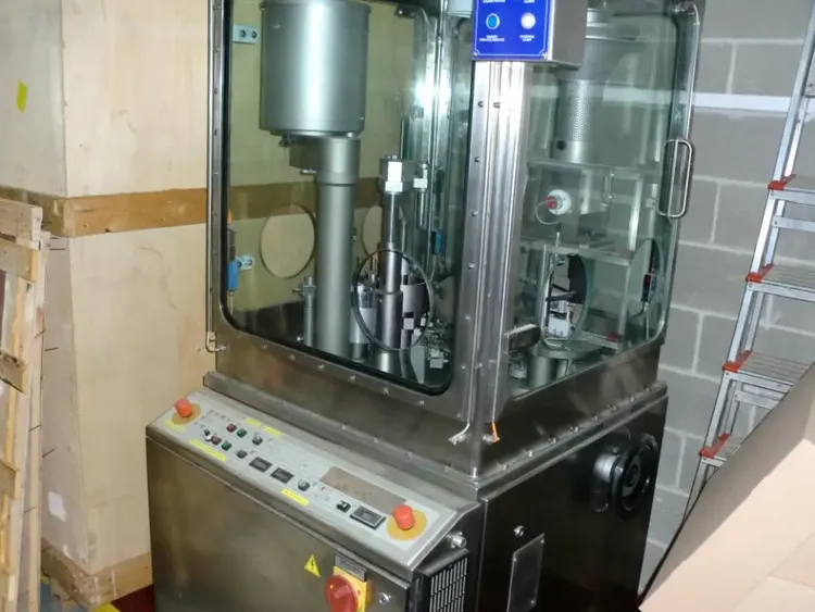 Ima, Zanasi Hard gelatin capsule filling/sealing machine
