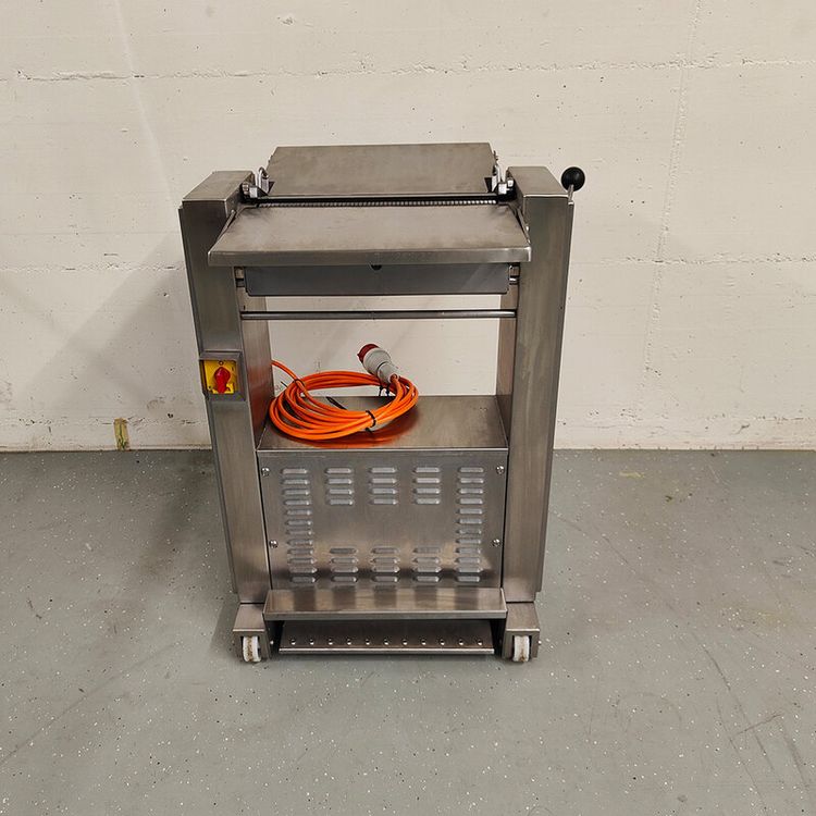 Maja EVM 437 Skinning Machine