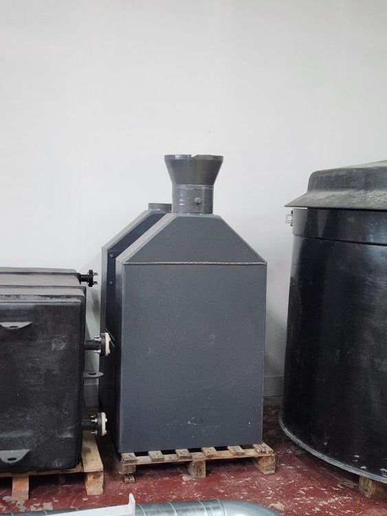 Front-mounted extraction sensor – for extracting fumes, vapors, and VOCs.