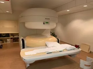 Philips Panorama 0.6T Open MRI