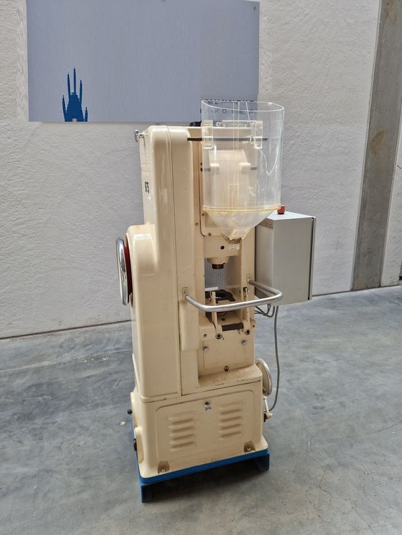 Fette E II Eccentric tablet press