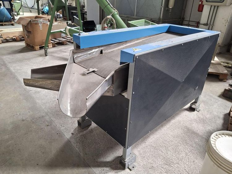 Tecnova vibrating screen 1.400 x 480 mm.