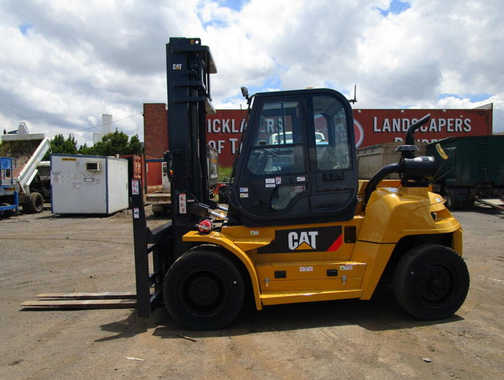 Caterpillar DP80N 8 Ton Lift