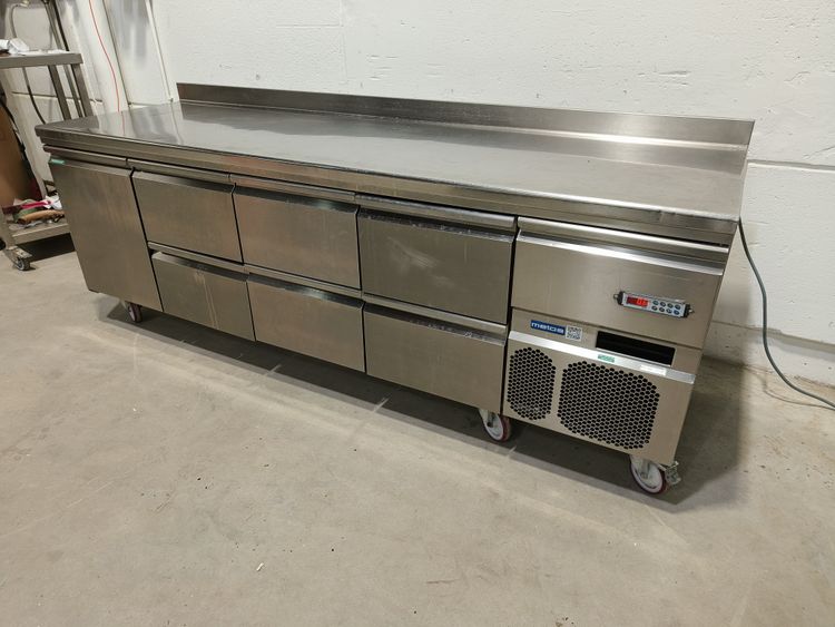 Refrigerated workbench