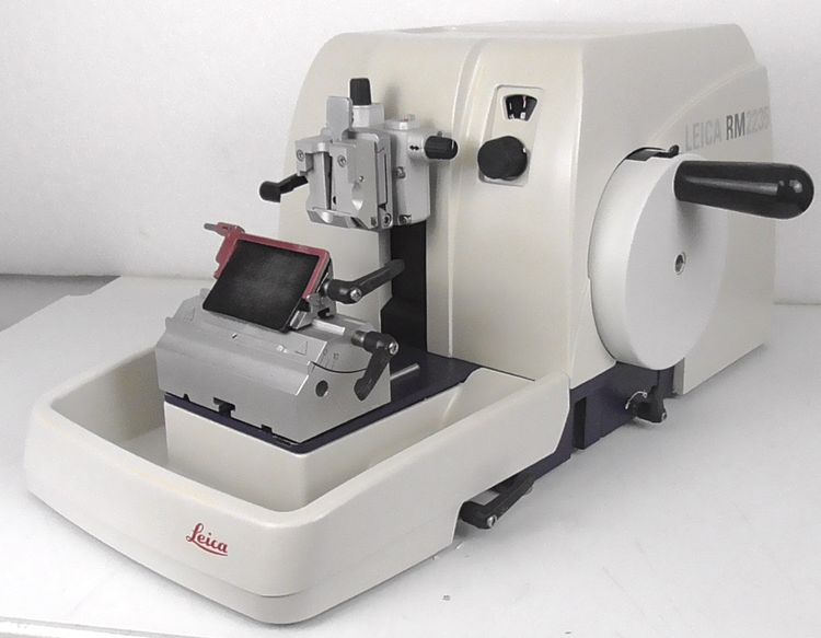 Leica RM2235 Microtome