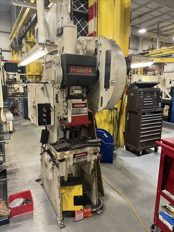 Niagara A-22 OBI Flywheel Press 22 Ton