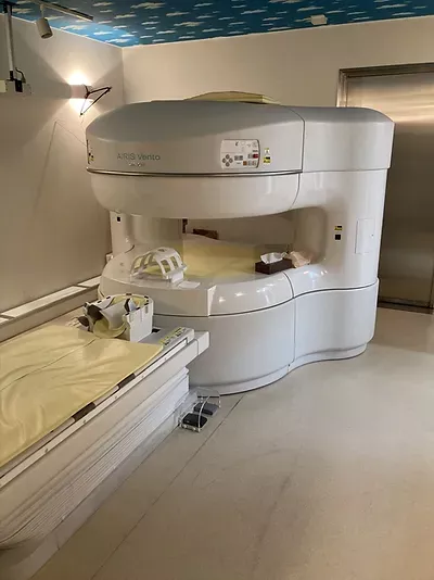 Hitachi Airis Vento 0.3T MRI