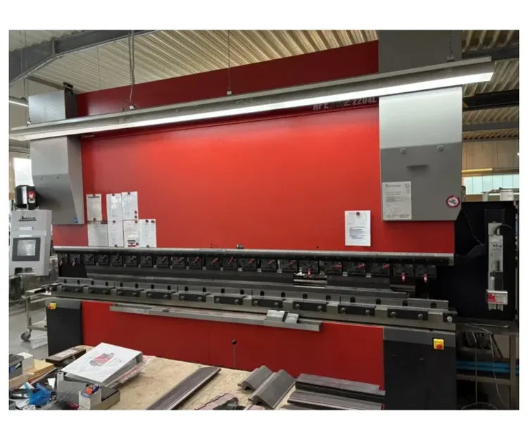 Amada HFE M2 2204 8 AXESL  220 t