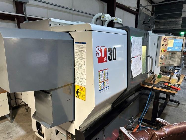 Haas Haas CNC with 15" Color LCD Monitor 3400 RPM ST-30 2 Axis