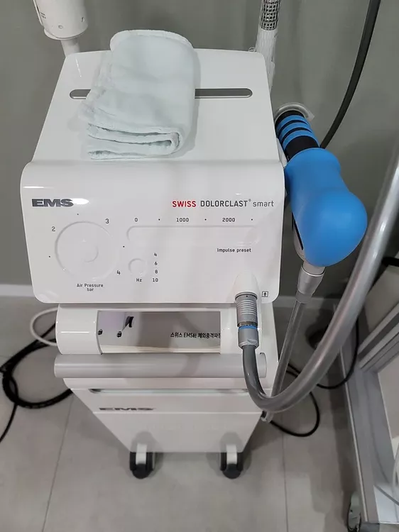 EMS Swiss DolorClast Smart ShockWave Therapy