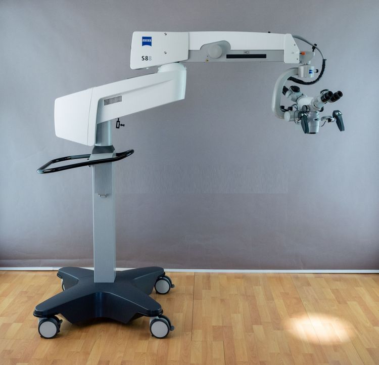 ZEISS OPMI Vario S88 Surgical Operating Microscope