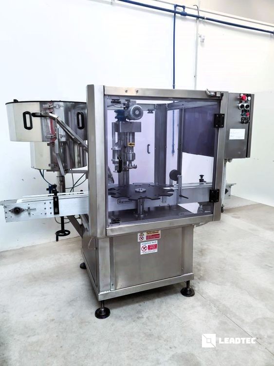 Capping machine for bottles and jars