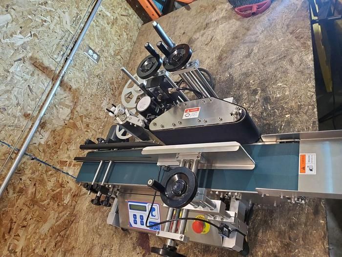 Pack Leader Machinery Inc. ELF50, Labeler