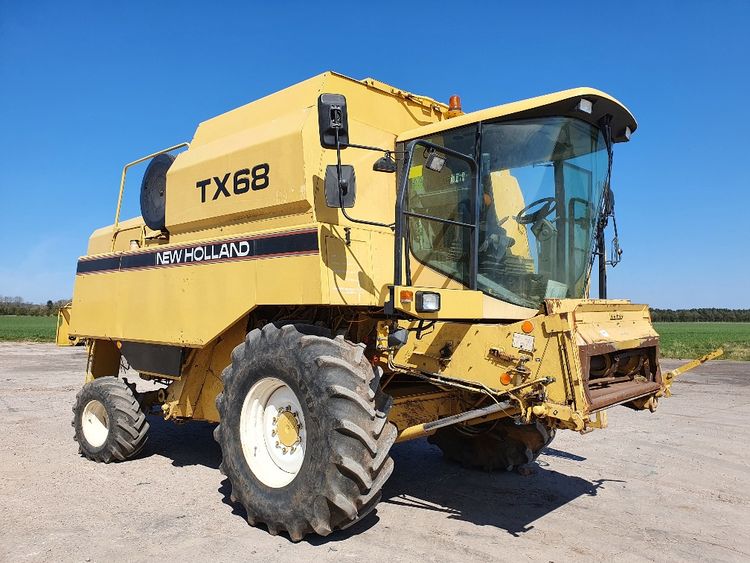 New Holland TX68 Combine