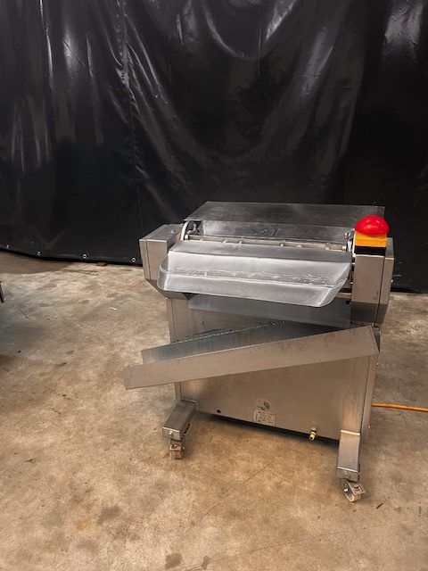 Townsend 7500 SKINNING MACHINE