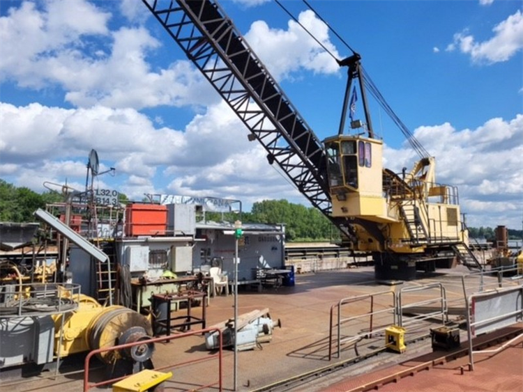 16-tonne Floating Crane and Grab Dredger