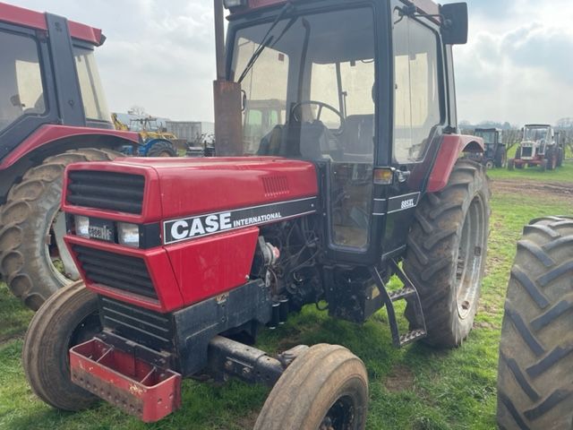 Case International 885XL Tractor