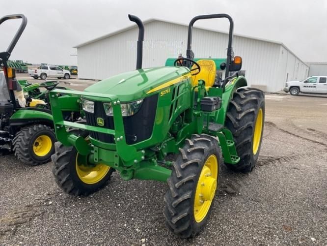 John Deere 5075E