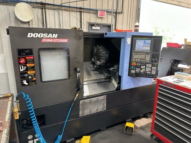 Doosan FANUC OI-TC CNC CONTROL 10.4 COLOR MONITOR 3500 RPM PUMA GT 2100B BIG BORE CNC UNIVERSAL TURNING CENTER 2 Axis