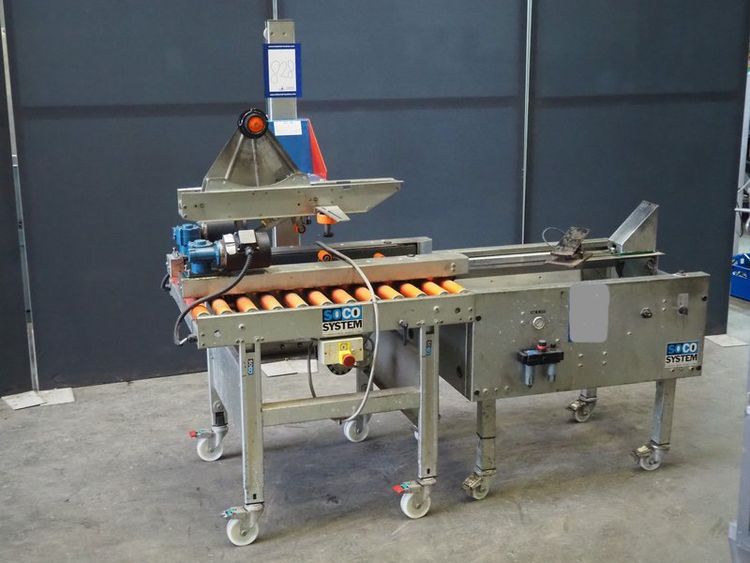 Soco T100 box closing machine