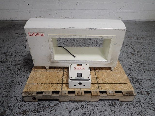 Safeline Metal Detector