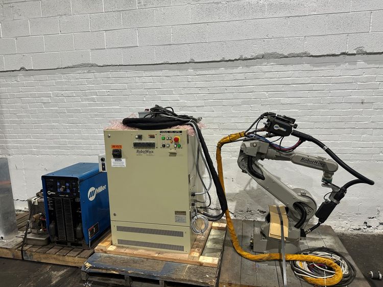 Motoman ROBOTWORX WELDING ROBOT - ALUM 6 Axis