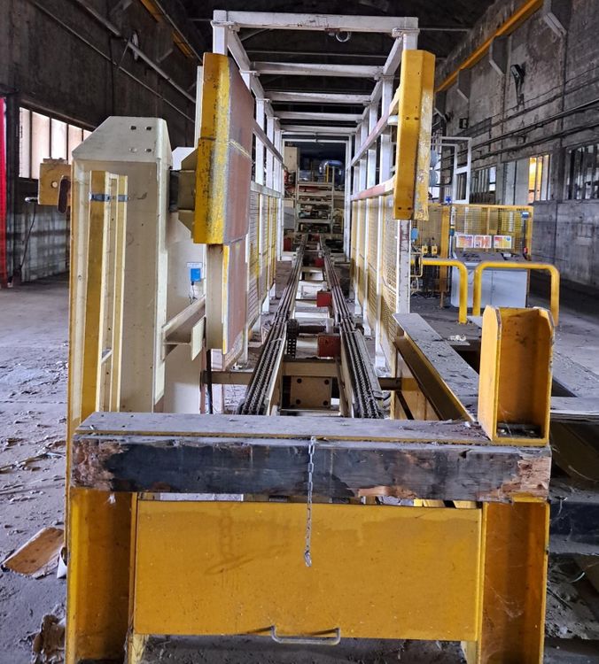 Pulp bale handling  system for pulper