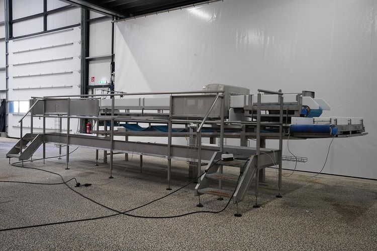 Ioma Conveyor belt with metal detector and edges