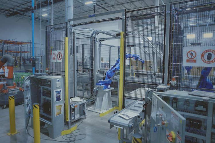 Motoman, Yaskawa GP25-12 6 Axis Payload capacity: 26.4 lb (12 kg)