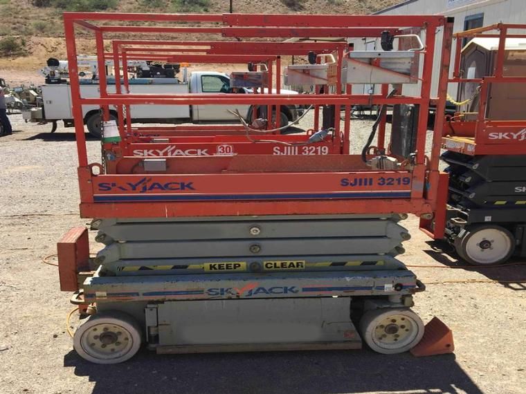 Skyjack Scissor Lift