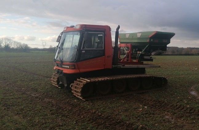 Pistenbully Snow groomer, ready to spread