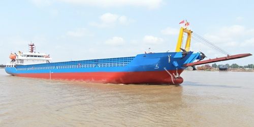 Self Propelled LCT Cargo Barge Gross tonnage: 2995