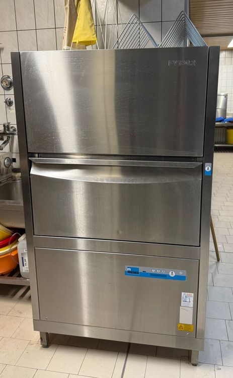 Meiko FV 130.2, Hood-type dishwasher