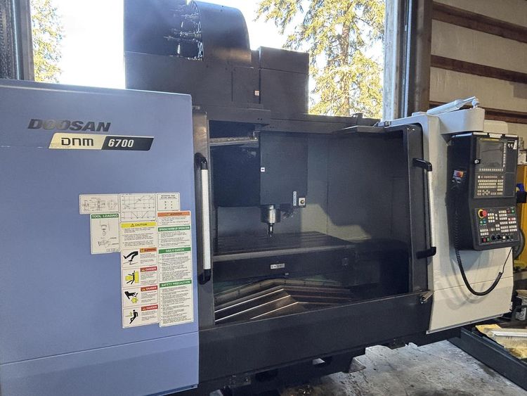 Doosan DNM-6700 3 Axis