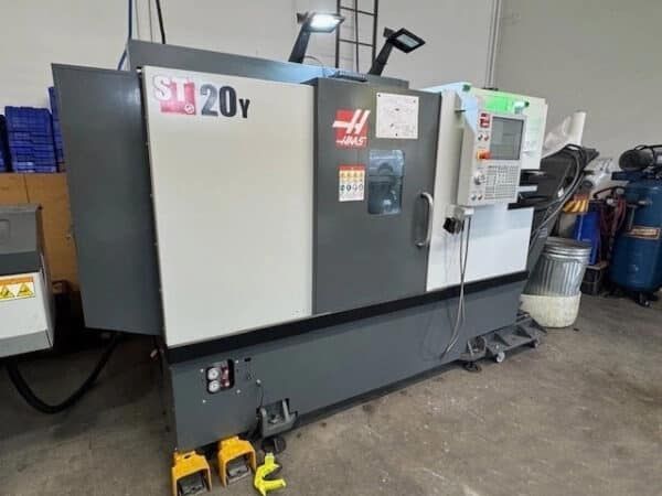 Haas HAAS CNC Control With 15″ Color LCD Monitor 4,000 RPM ST-20Y 3 Axis