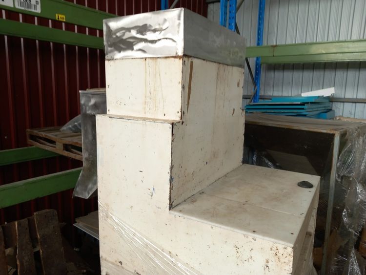 Mill for grinding fruit
