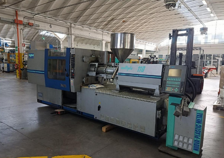 Plastic Metal Multipla 110 110 T