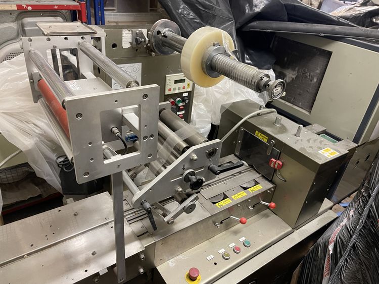 Flowpack Wrapping Machine