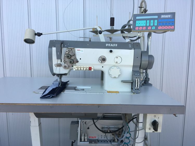 2 Pfaff 1425 Sewing machines