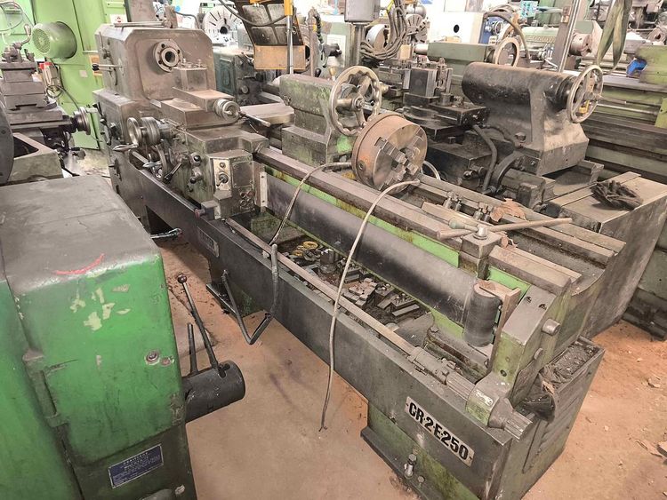 Lacfer Engine Lathe 1600 RPM CR2-E250 DE