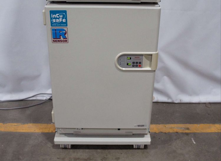 Sanyo MCO-17AIC CO2 Double Stack Incubator