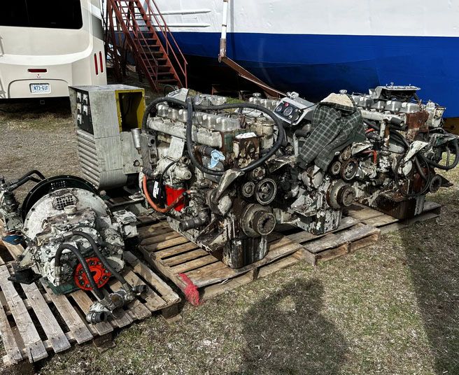 4 Twin Disc, Volvo Volvo TMD 120A with Twin Disc MG509 gears