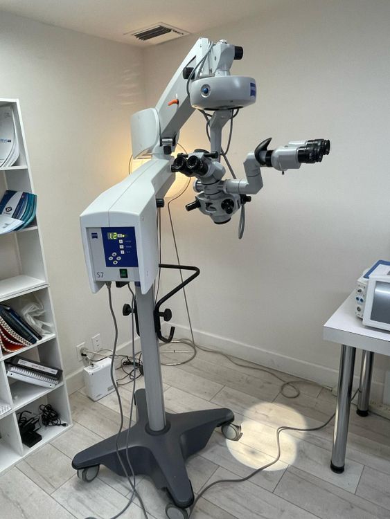 ZEISS Visu 150 S7 Surgical Microscope