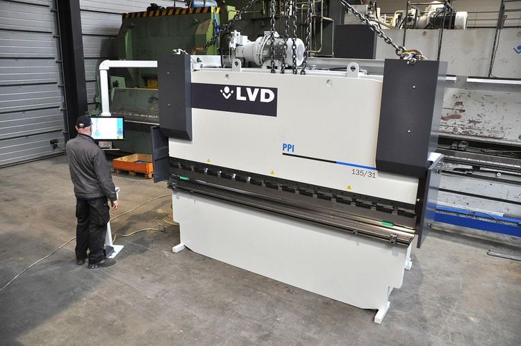 LVD PPI 135 ton x 3100 mm CNC