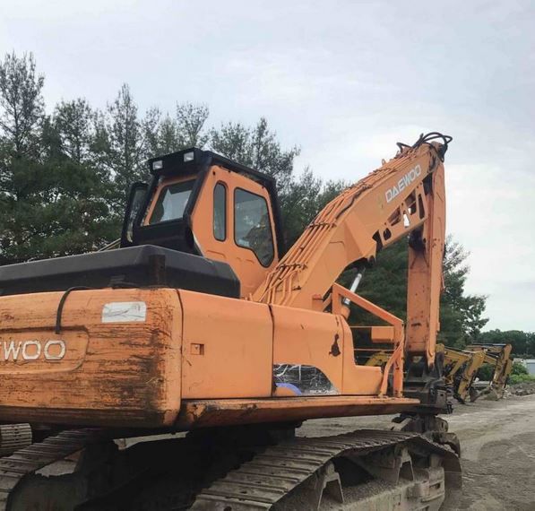 Daewoo SL300LL Tracked Excavator